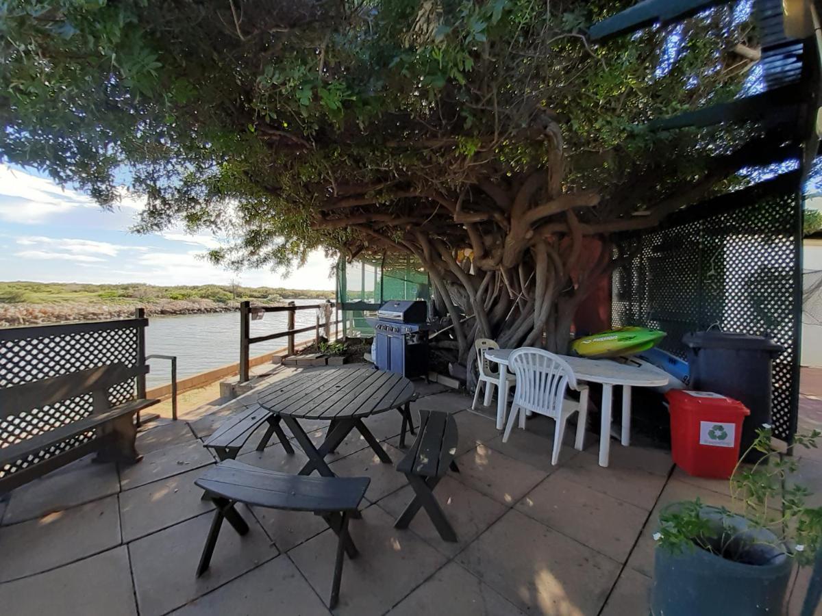 Pelican Point Waterfront Resort Formerly Carnarvon Beach Retreat Exterior photo